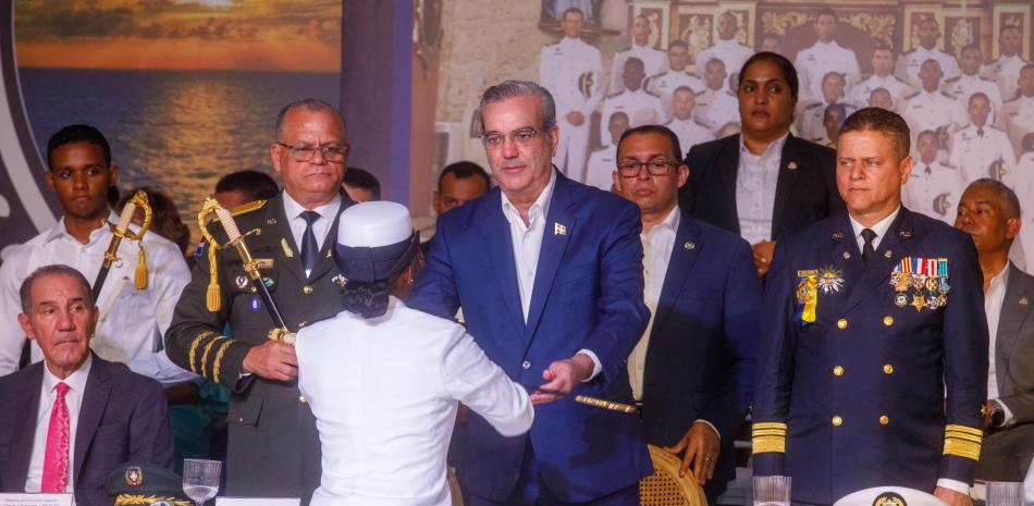 En el acto fueron reconocidos varios estudiantes de la Armada de la República Dominicana.