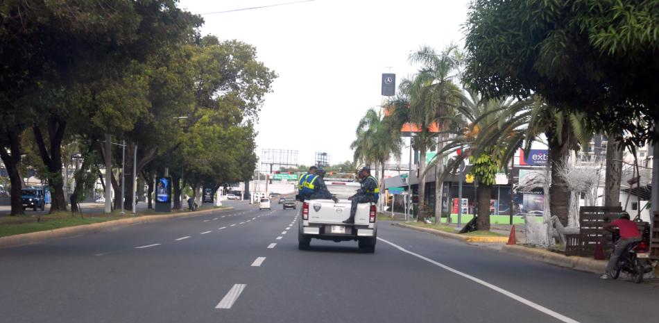 Agentes de la Policía Nacional durante operativo navideño.