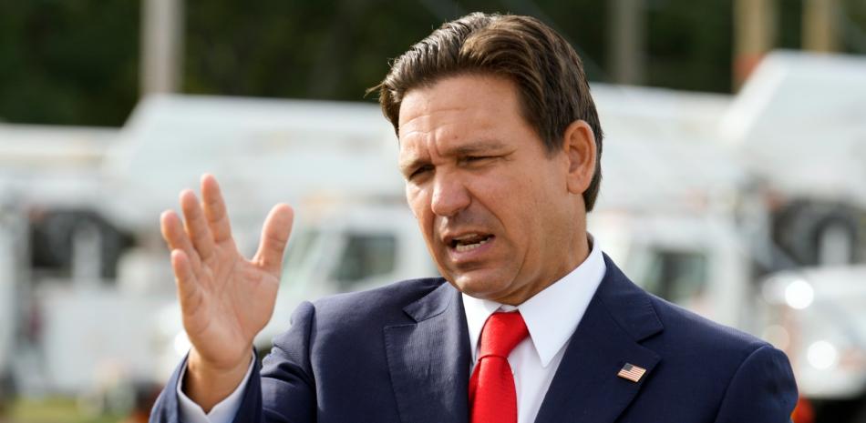 El gobernador de Florida Ron DeSantis durante una conferencia de prensa, el miércoles 25 de septiembre de 2024, en las oficinas de Tampa Electric Company, en Tampa, Florida.