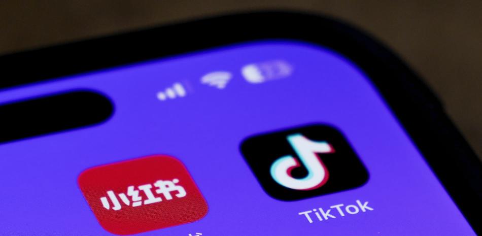 Los iconos de las aplicaciones para teléfonos inteligentes Xiaohongshu y TikTok