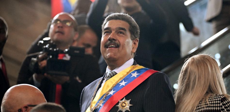 El presidente de Venezuela, Nicolás Maduro, llega para pronunciar su discurso anual ante el parlamento en Caracas el 15 de enero de 2025.