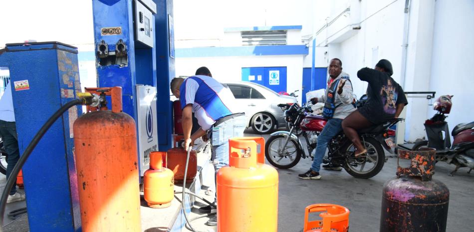 Estación de Gas Licuado de Petróleo donde ciudadanos tratan de comprar el combustible.