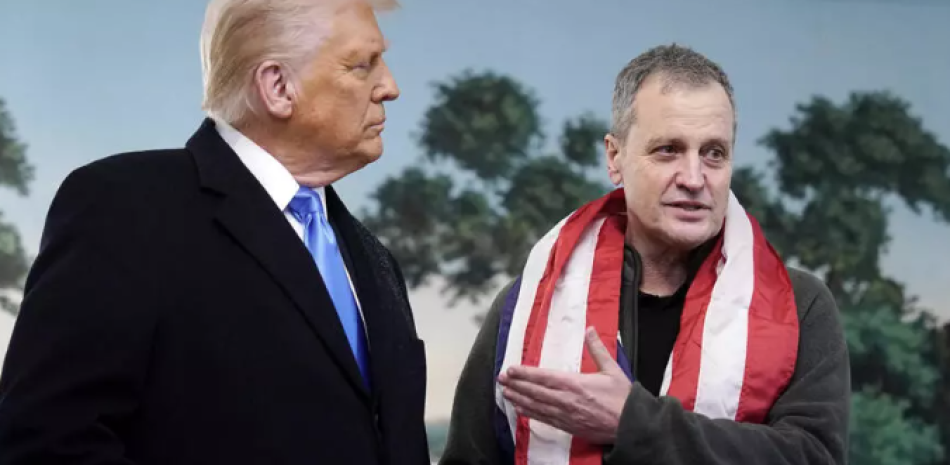 El presidente de Estados Unidos, Donald Trump, y el profesor Marc Fogel en la Casa Blanca el 11 de febrero.