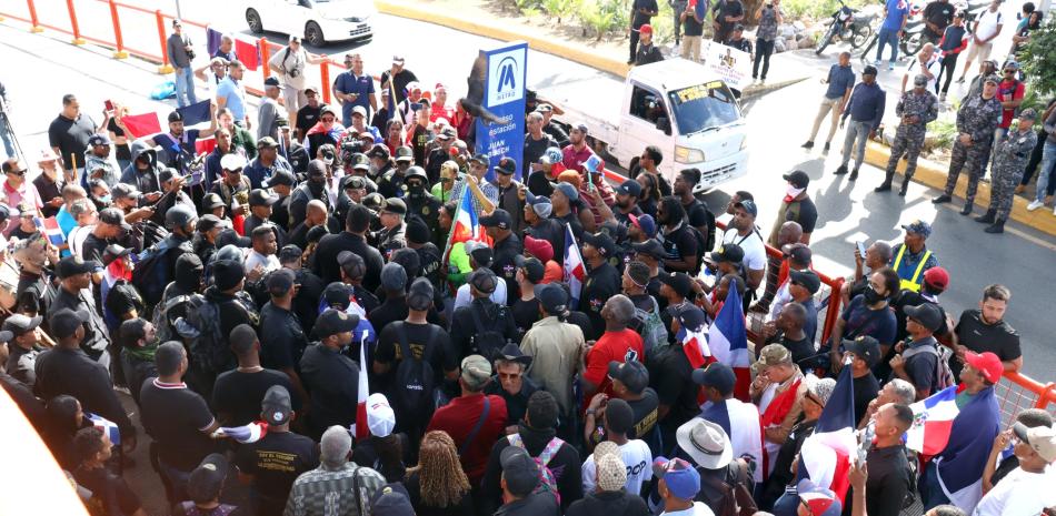 Galería de imágenes de la concentración de la Antigua Orden Dominicana camino al Hoyo de Friusa