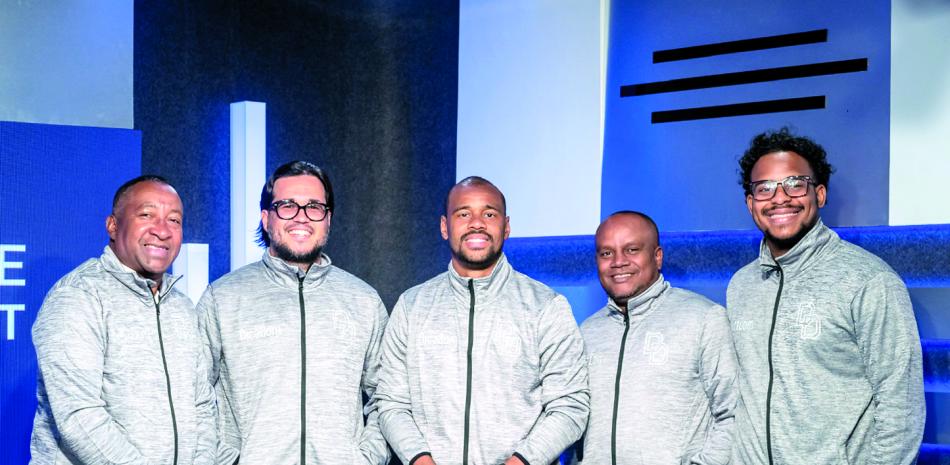 En la gráfica los periodistas Pedro G. Briceño, William Aish, Bienvenido Carmona Jr, Baudilio Jiménez y Josué Batista, quienes estarán al frente de Diamante el Podcast.