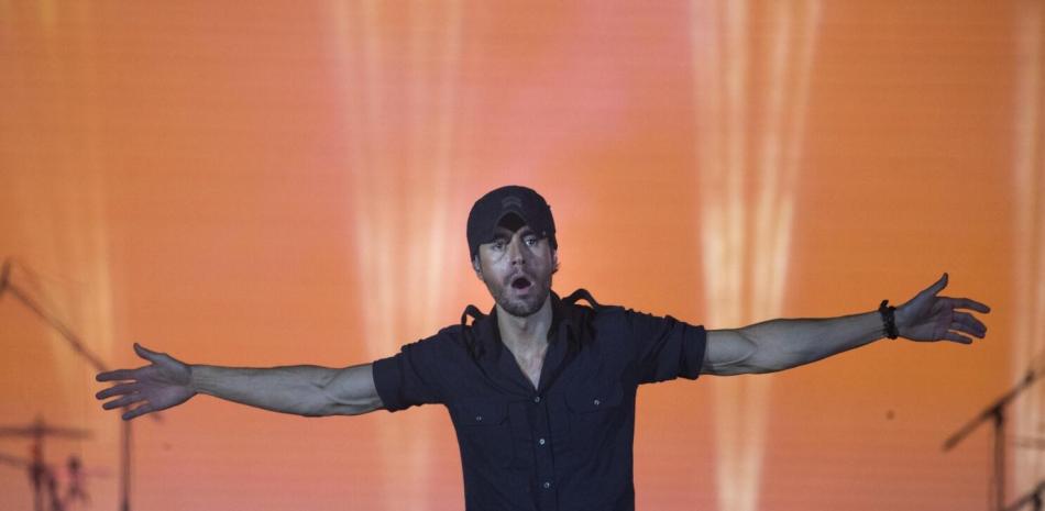 Celebrities Shocked by Women's Scam Stories - News Directory 3