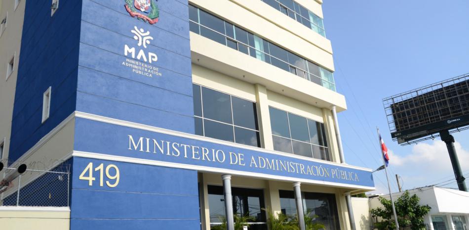 Empleados públicos piden al MAP información sobre cuál sería su estatus después de las fusiones.