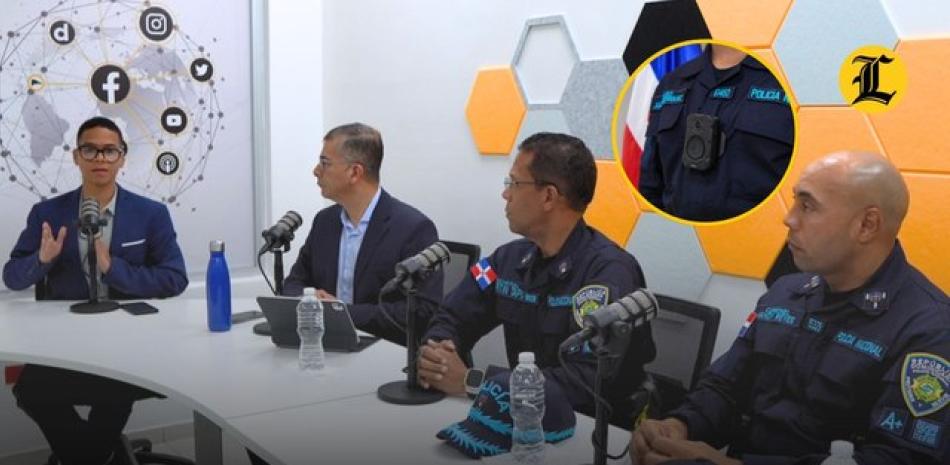 Los agentes patrulleros dispuestos a iniciar un plan piloto de servicio público en la Policía Nacional estarán bajo el ojo de una red de supervisores y contarán con cámaras de un material audiovisual que podrá solicitar la ciudadanía.<br /><br />https://listindiario.com/la-republica/20250603/ciudadania-podra-solicitar-grabaciones-camaras-policias-patrullaje_860347.html