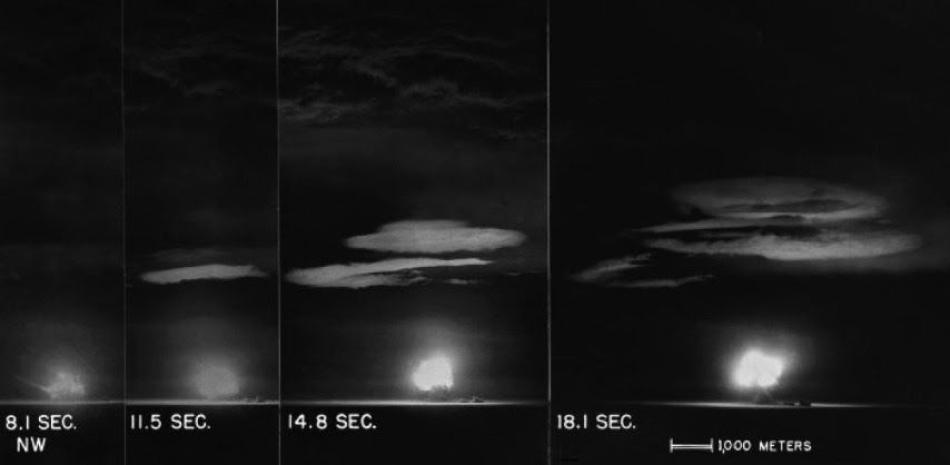 Relato de James B. Conant como testigo presencial:
“Todo el cielo se llenó repentinamente de luz blanca, como si fuera el fin del mundo”

1100 millas cuadradas en Nuevo México expuestas a contaminación radiactiva