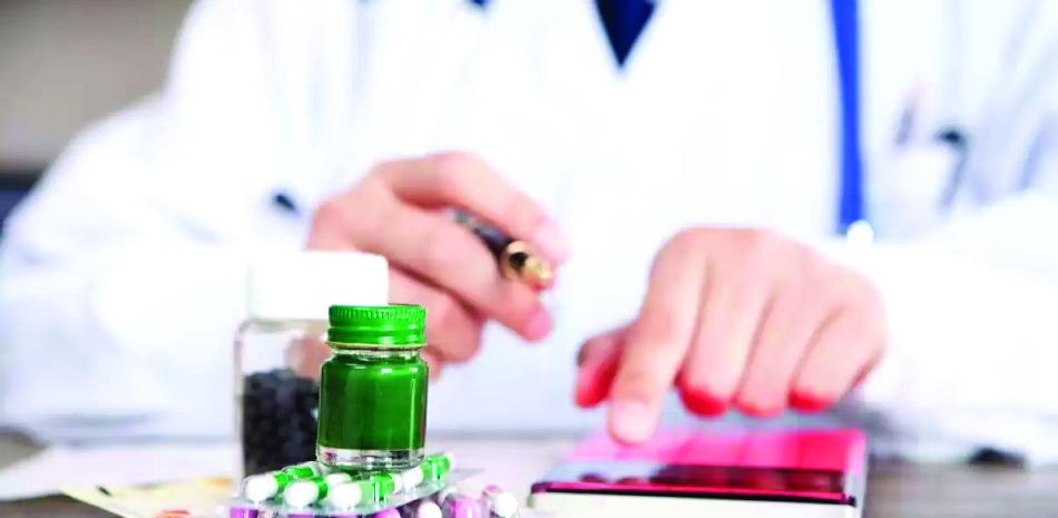 El uso de biosimilares ayuda a reducir los costos de los medicamentos.