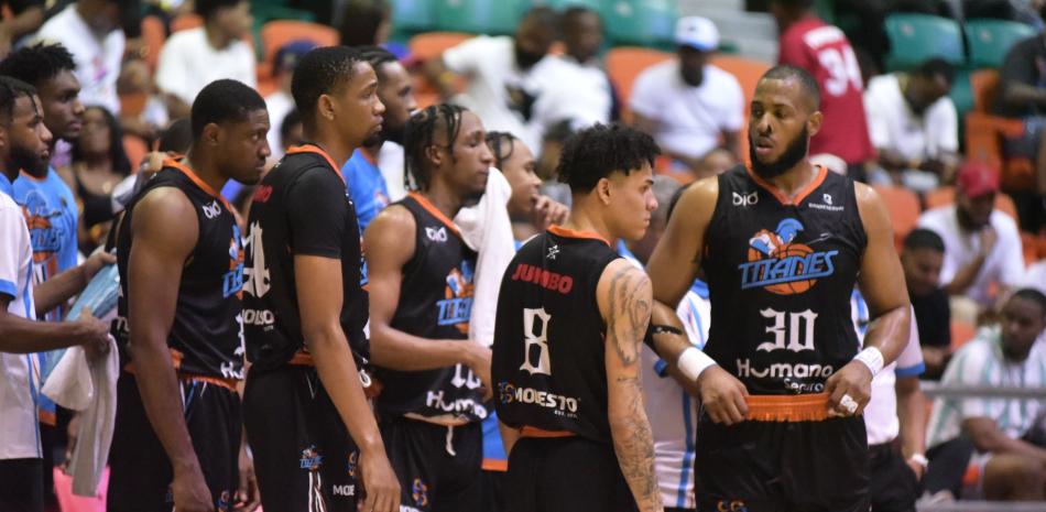 Parte del grupo de jugadores de los Titanes, los cuales tienen a este conjunto a las purtas de barrer la serie.