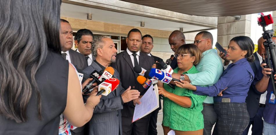 Juan Miguel Uribe, presidente de la Comisión, exigió acciones legales con los involucrados en ultrajar el himno nacional.