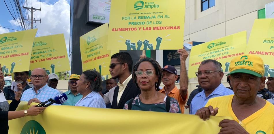 Frente Amplio protesta frente a Senasa