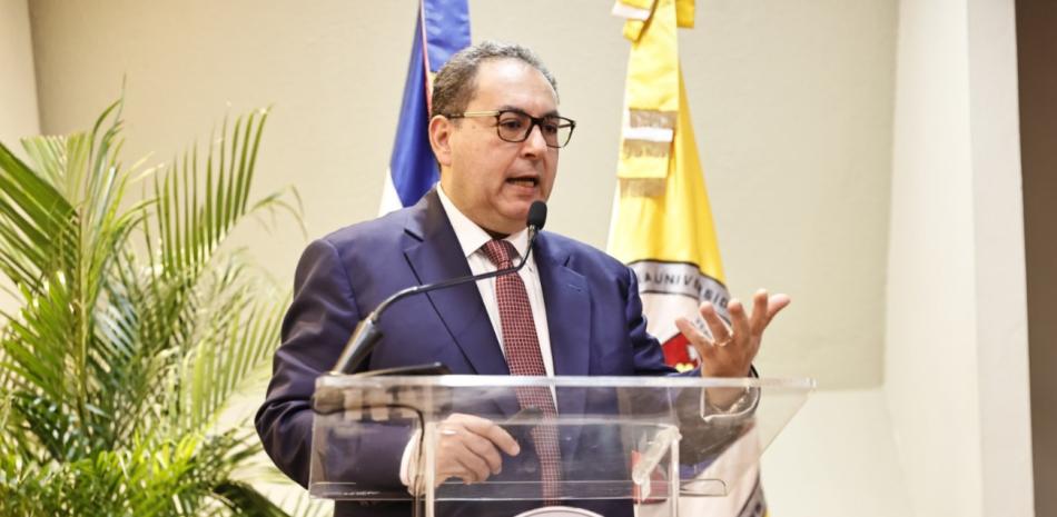 Mario Lama, director del Servicio Nacional de Salud (SNS).
