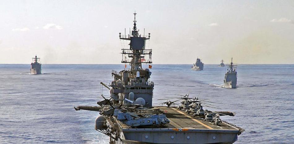 Estados Unidos ha desplegado una flotilla naval en aguas del Caribe, supuestamente para enfrentar a los carteles de la droga.