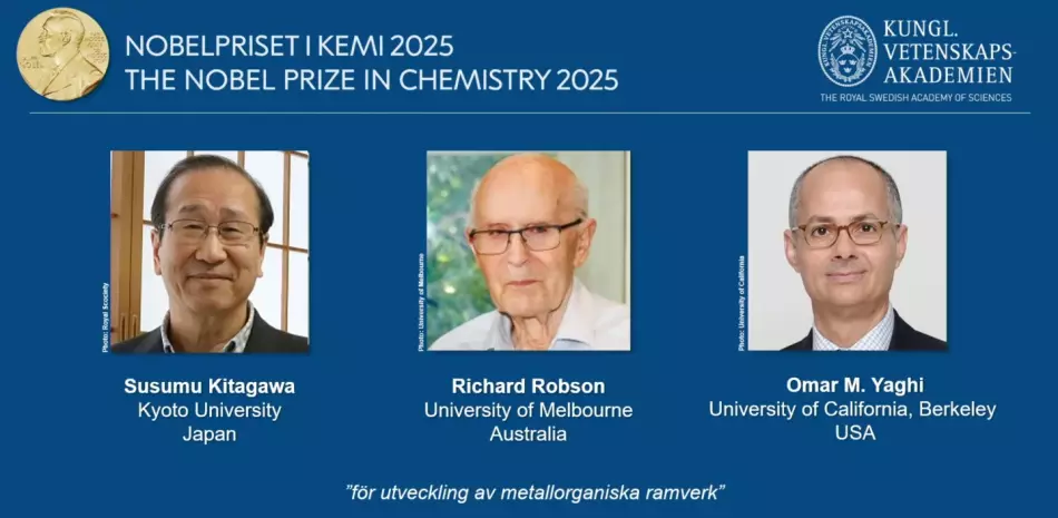 De izquierda a derecha: Susumu Kitagawa, Richard Robson y Omar Yaghi, ganadores del Premio Nobel de Química, anunciados en la Asamblea Nobel del Instituto Karolinska, en Estocolmo, Suecia, el miércoles 8 de octubre de 2025.