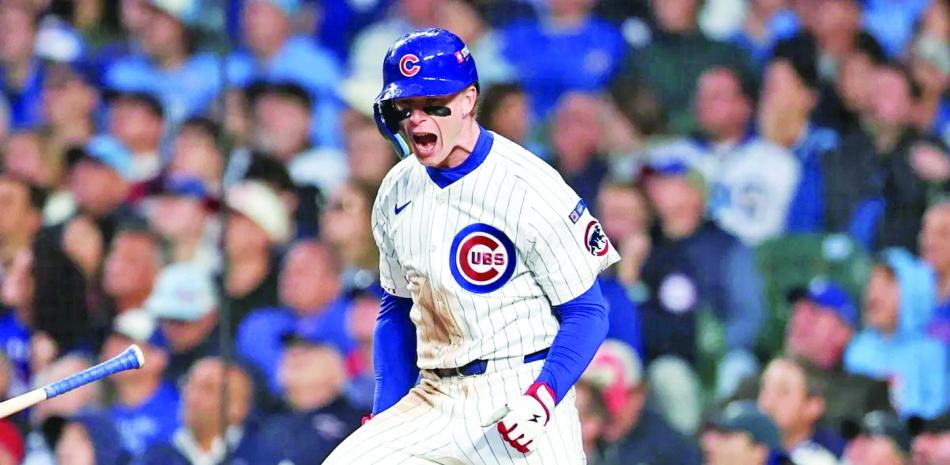 Pete Crow-Armstrong reacciona luego de conectar un imparable remolcador de dos vueltas en el choque que ganaron los Cachorros