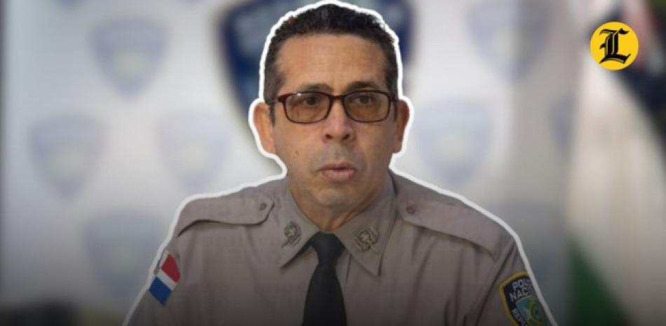 De acuerdo a Diego Pesqueira, se identificó un vehículo que “se presume fue el utilizado por los atacantes” para ultimar a los dos hermanos<br /><br />https://listindiario.com/la-republica/20251009/policia-investiga-personas-asesinatos-santiago_877539.html