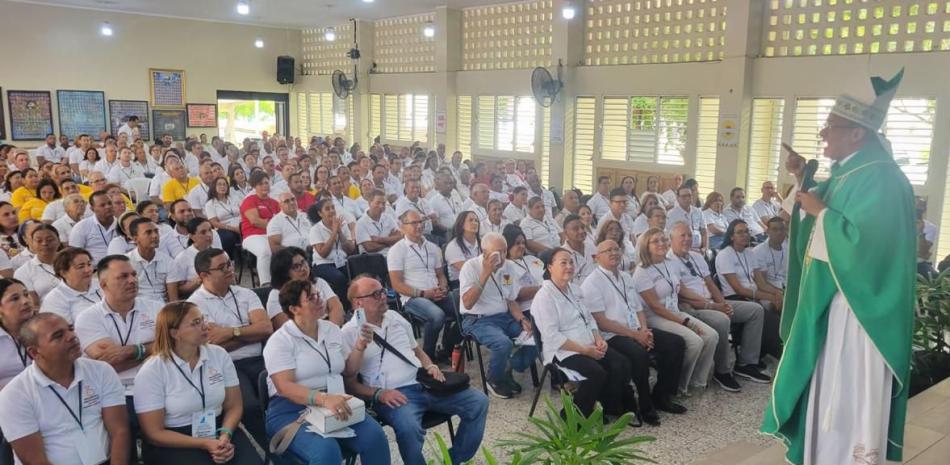 La jornada congregó a más de 250 matrimonios y sacerdotes.
