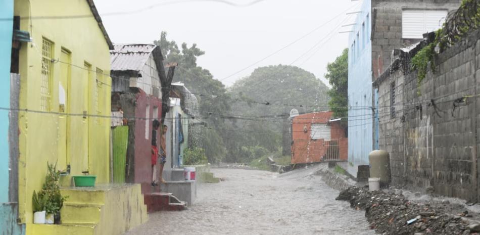 Lluvias copiosas en Baní provocan fuertes inundaciones.