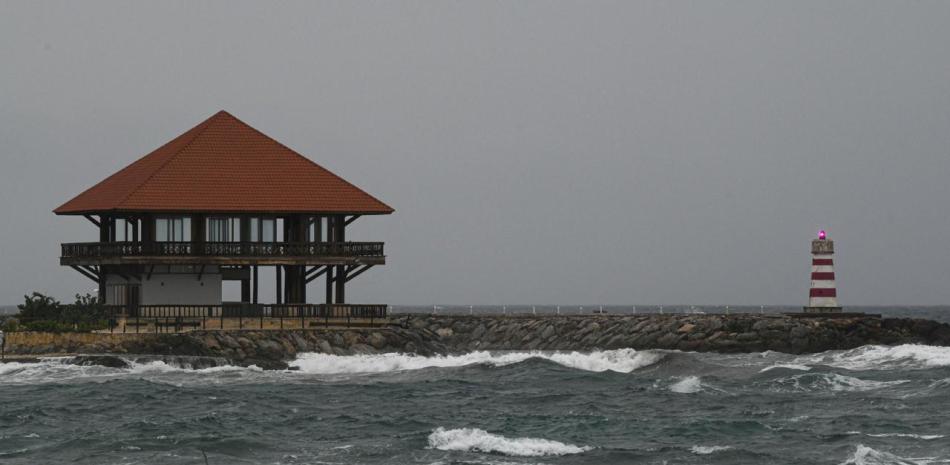 Oleaje anormal en las costas de La Romana por las lluvias de la tormenta Melissa