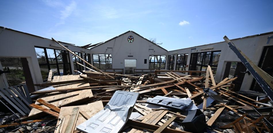 La destruida Iglesia Adventista del Séptimo Día de Whitehouse, que sirvió de refugio durante el paso del huracán Melissa.