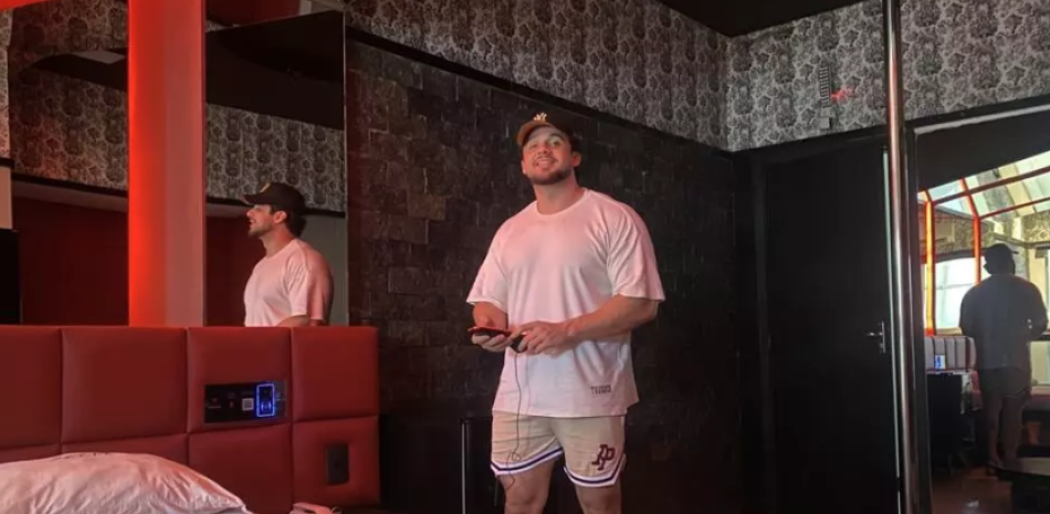 Yorann Costa, gerente del Motel Secreto, ha adaptado su establecimiento para recibir delegaciones extranjeras.