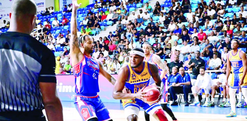 Volleyball Showdown: Arrondissements of France Face Off at Juan Pablo Duarte!