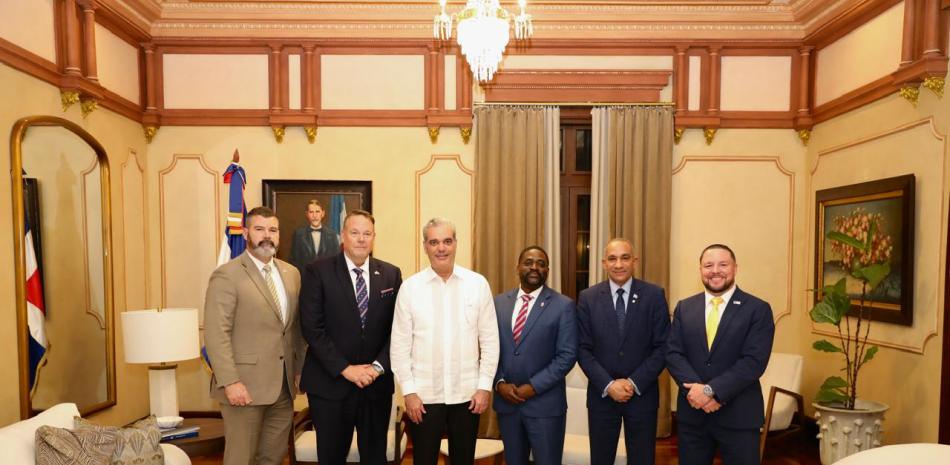 Abinader y DEA refuerzan cooperación en la lucha contra el narcotráfico en RD