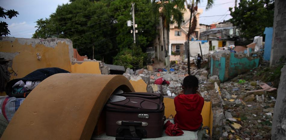 El Gobierno inició ayer el desalojo de decenas de familias en el sector Cuba de Arroyo Hondo Segundo del Distrito Nacional