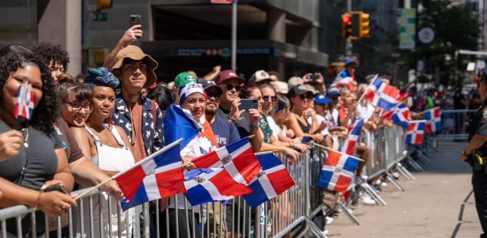 Dominicanos participan en un desfile del Día Dominicano en Nueva York, Estados Unidos.