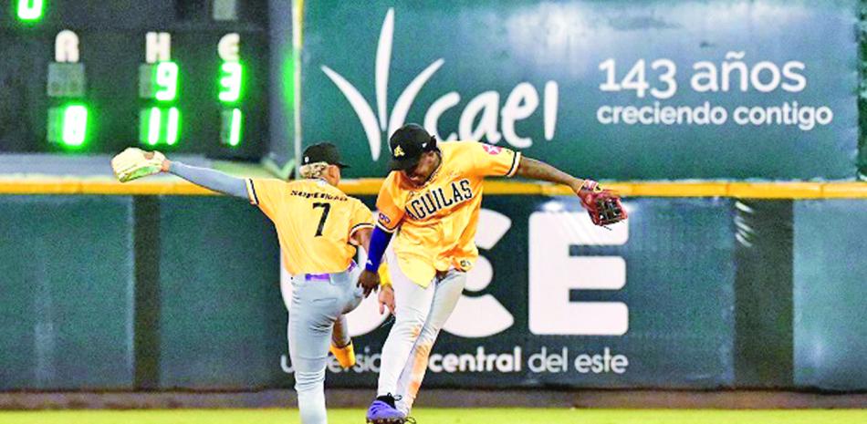 Acciones como estas han sido frecuentes alrededor de las Aguilas en el actual torneo de bèisbol.