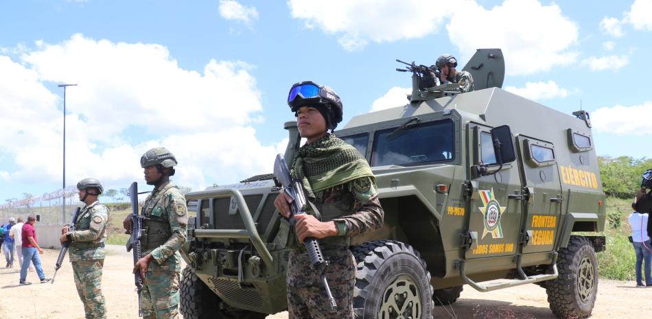 Militares dominicanos en alerta en la frontera ante tensión en Haití