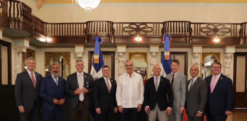 El congresista Brian Mast, quien encabezó la delegación