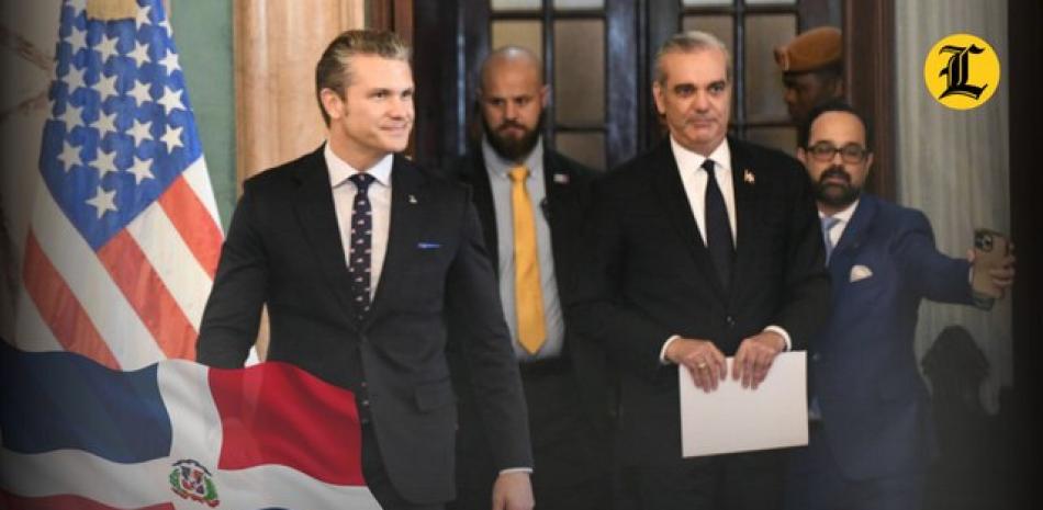 El secretario de guerra de Estados Unidos, Pete Hegseth, dijo en República Dominicana que se debe enfrentar a los "narcoterroristas y narcotraficantes" y sus actividades ilegales con acciones fuertes y rápidas.<br /><br />El secretario de guerra agradeció al presidente dominicano Luis Abinader por apoyar "un despliegue provisional de efectivos estadounidenses y aeronaves que realizan la operación “Lanza del Sur”.<br /><br />https://listindiario.com/la-republica/20251126/hegseth-agradece-abinader-apoyar-despliegue-efectivos-aeronaves-lucha-drogas_883932.html