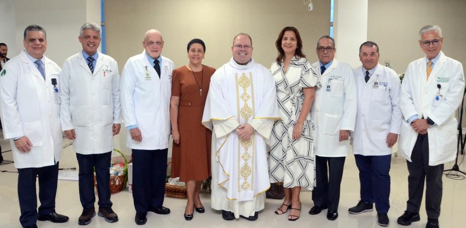 José Taveras Méndez, Rubén Abreu, Santiago Corominas, Rosarito Corominas, Padre Carlos Santana, Christina Mella, Pedro Suárez Baba, Juan González Cruz y Joaquín Lora