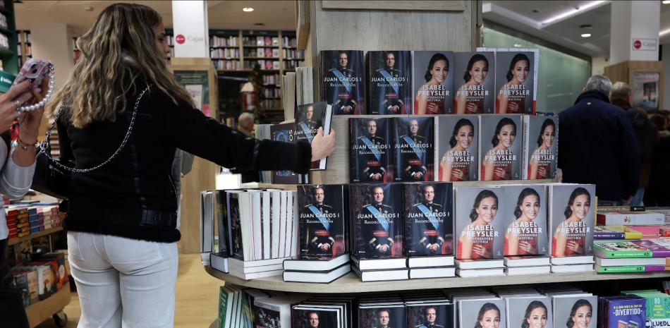 Juan Carlos I intenta recuperar su imagen con polémico libro de memorias en Madrid