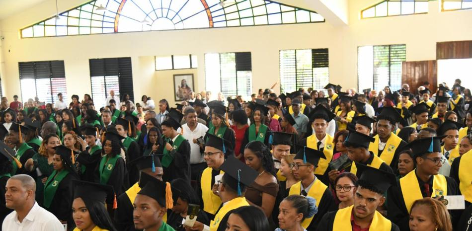 El politécnico Santa Ana de Gualey gradúa 115 estudiantes
