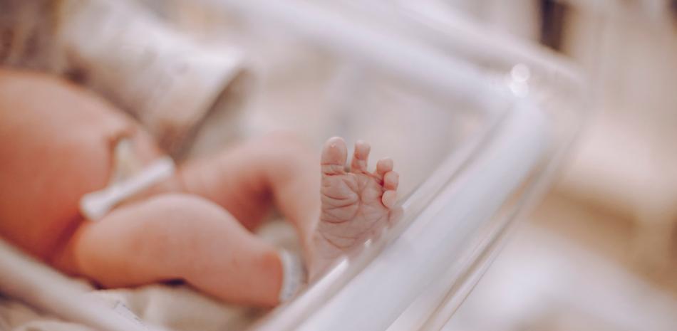 Pediatras e infectólogos mantienen vacuna de hepatitis B al nacer, pese a recomendación de EEUU