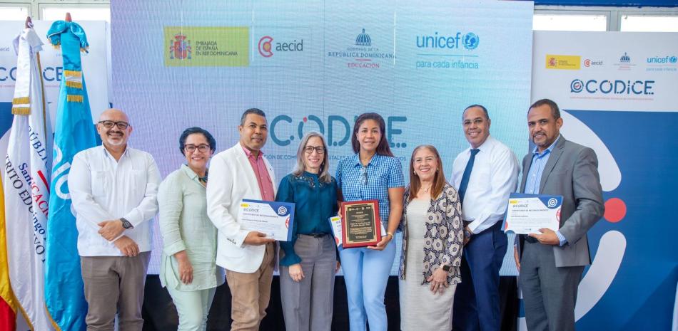 Seis escuelas reciben certificación por transformación digital