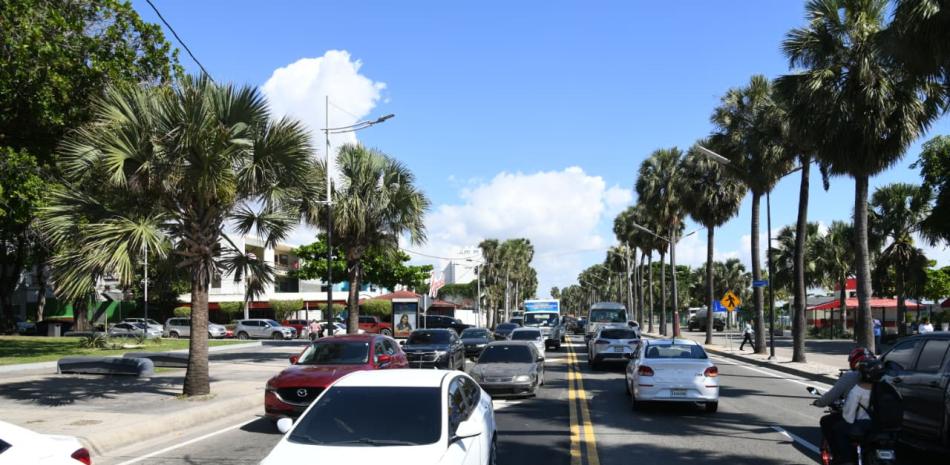 Reductores de velocidad crean tapones en el Malecón de Santo Domingo