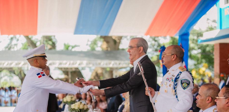 Abinader lidera graduación de la XLVIII Promoción de Cadetes