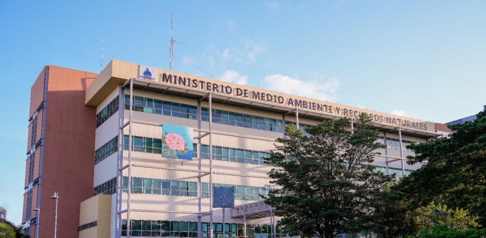 Medio Ambiente advierte someterá a Fuerza del Pueblo por acusaciones de irregularidades