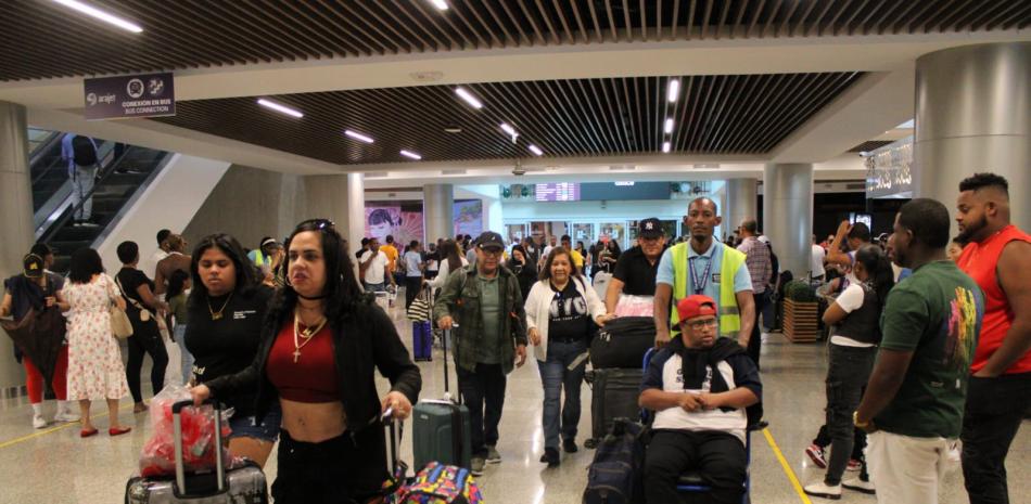 Aeropuerto de Las Américas proyecta recibir cerca de 500 mil pasajeros durante este mes y primeros días del 2026