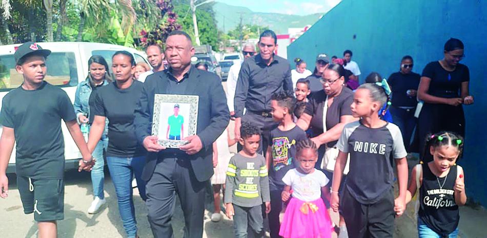Familiares de Noelvin claman por justicia durante marcha