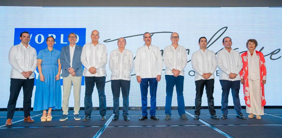 El presidente Luis Abinader encabezó la inauguración de nuevos hoteles Secrets Playa Esmeralda y Dreams Playa Esmeralda.