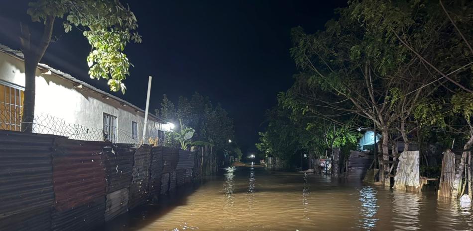 Reportan inundaciones en varios sectores de San Pedro de Macorís.