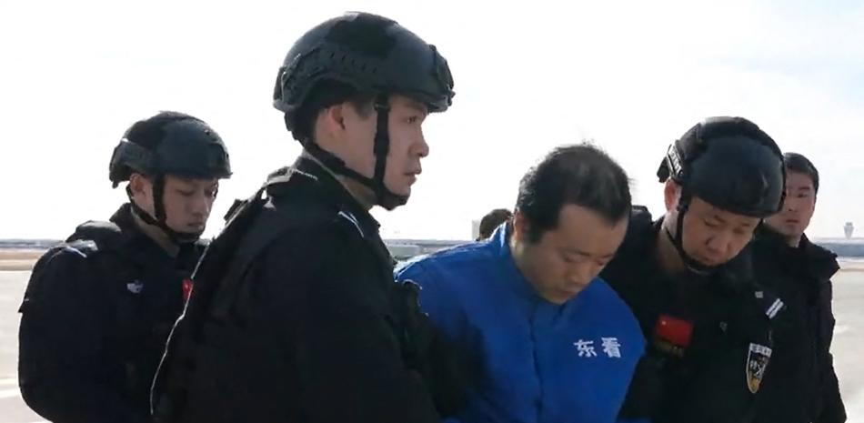 Un magnat chinois ayant investi en République dominicaine est extradé du Cambodge, accusé de cybercriminalité