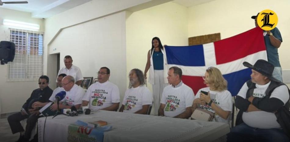 La movilización será realizada en vehículos a las 8:00 de la mañana desde la salida de la Circunvalación Norte, entrando por la Autopista Juan Pablo Duarte y llegando hasta la ciudad de Santiago. <br /><br />https://listindiario.com/la-republica/provincias/20260119/sacerdotes-convocan-marcha-explotacion-minera-cordillera-septentrional_890479.html