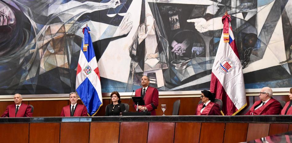 El Tribunal Constitucional realizó dos actos solemnes para conmemorar su décimo cuarto aniversario.